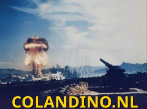 Het debuut van het M65-atoomkanon met een testschot tijdens Operatie Upshot-Knothole op de Nevada Test Site, 25 mei 1953.