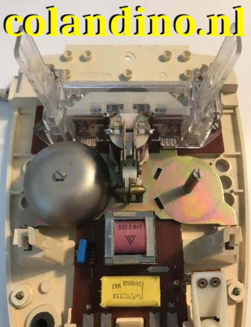 Plaats het boutje weer terug op de as, dit hebben we straks nog nodig.