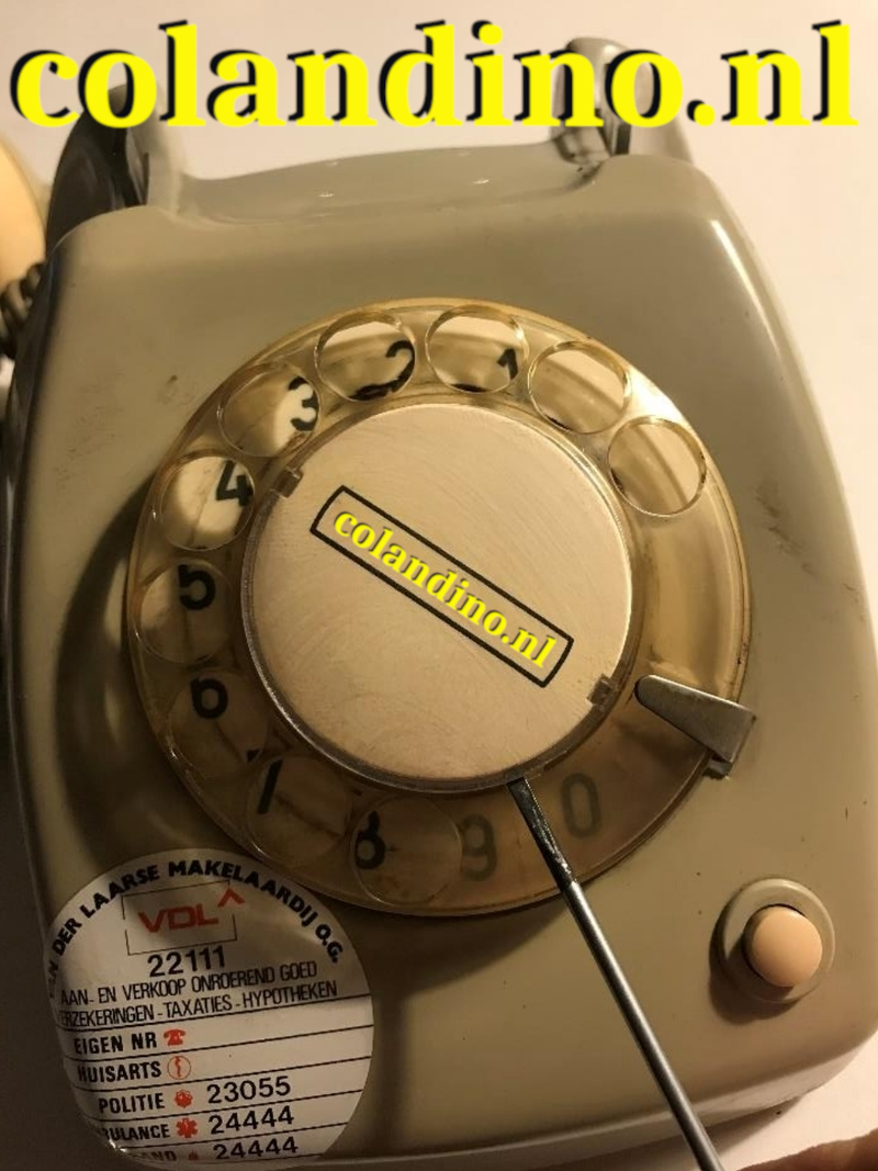 Klik voorzichtig het kapje van de kiesschijf.