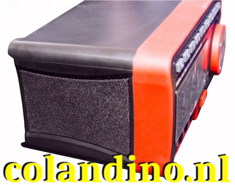 De zijkant van de Aneng AN888S.