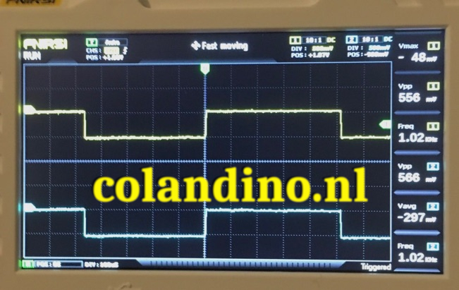 Hier is een momentopname van het scherm met de meegeleverde probe's, die een gekalibreerde 500 mV 1 kHz blokgolf weergeeft.<br>Schermfoto's gemaakt met mijn telefoon.