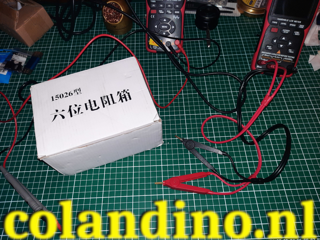 De levering De box wordt geleverd in een kartonnen doosje en met een handleiding in het Chinees.