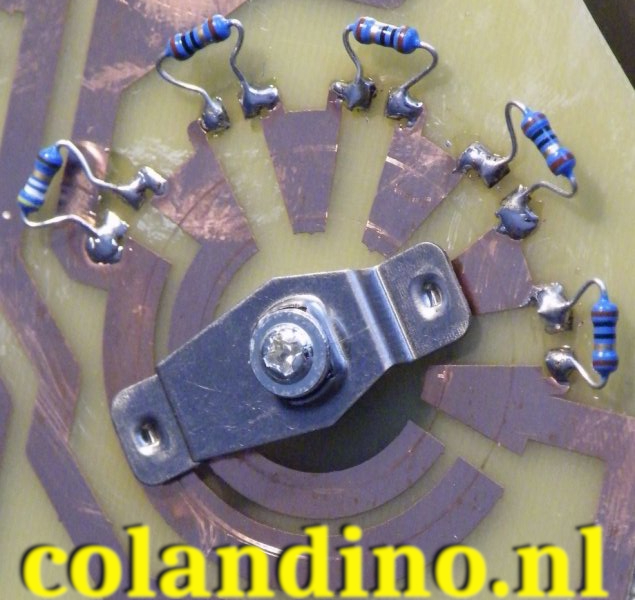 De SMD-weerstandjes zijn vervangen.