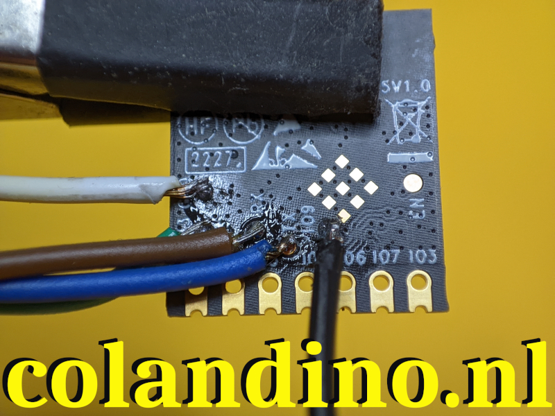 Soldeer de draden die u op uw USB-adapter aansluit