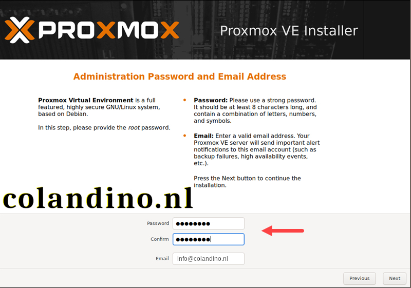 Maak een sterk wachtwoord voor uw beheerdersreferenties, typ het wachtwoord nogmaals ter bevestiging en voer een e-mailadres in voor meldingen van de systeembeheerder.